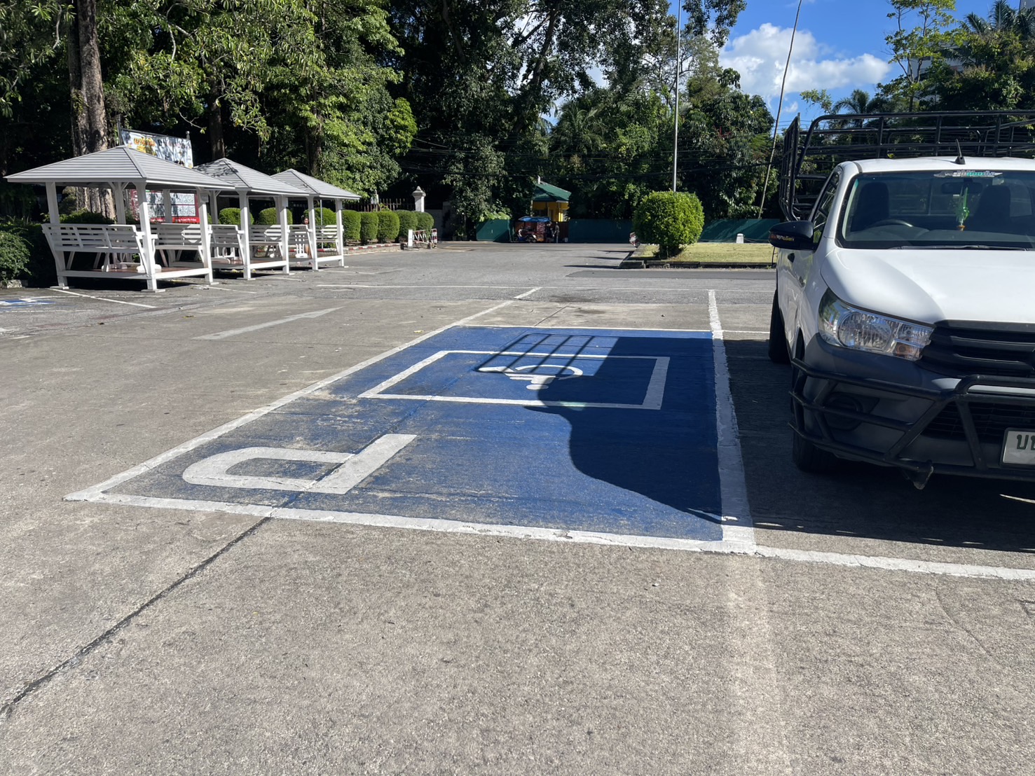 ที่จอดรถคนพิการ